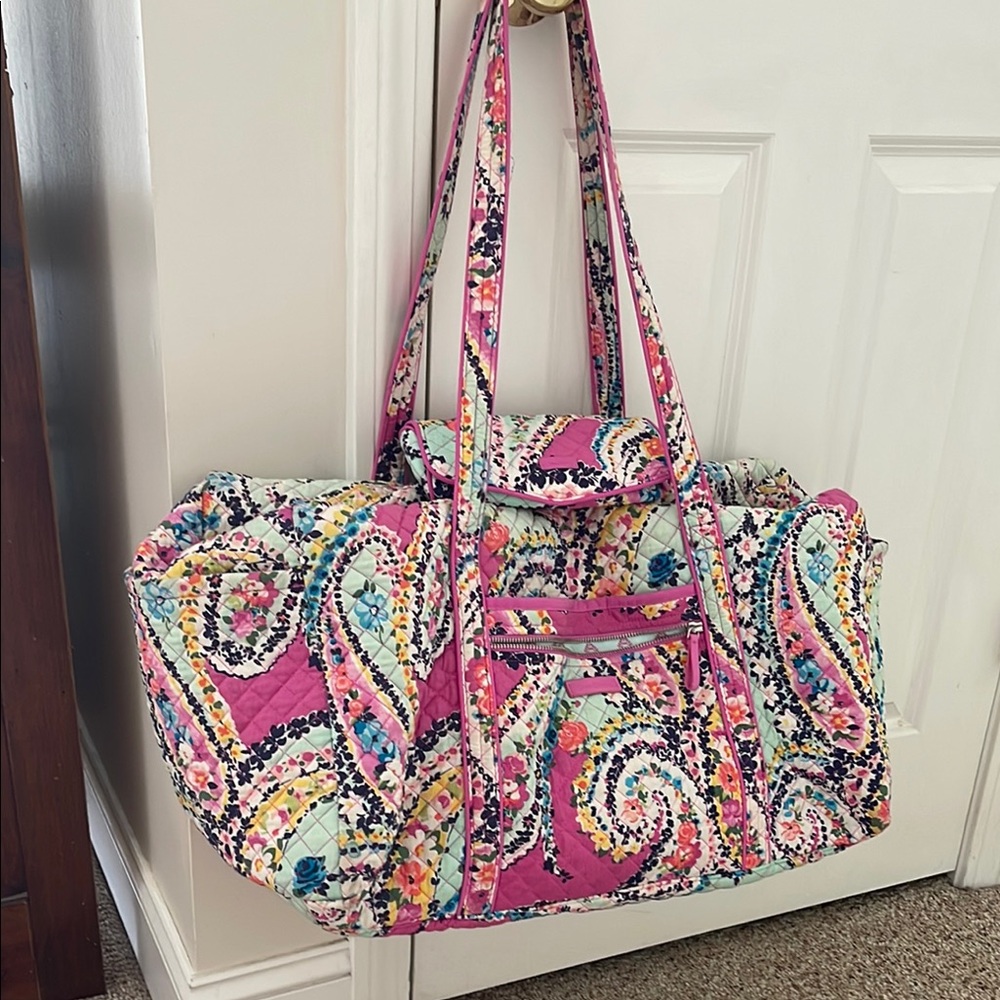 Vera Bradley Pink Paisley Women's Large Duffle Bag w/Cosmetic Toiletry Case.